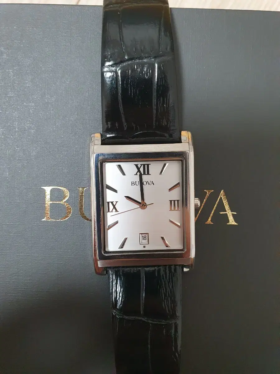 부로바(bulova) 남성 사각 렉탱귤러 시계 새제품급